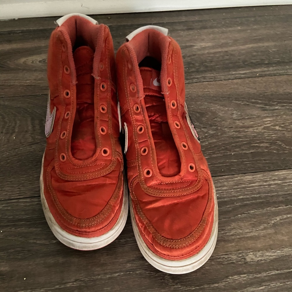 Boys sneakers lightly used